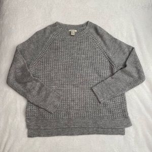 NWOT Forever 21 Gray Sweater - Size Medium